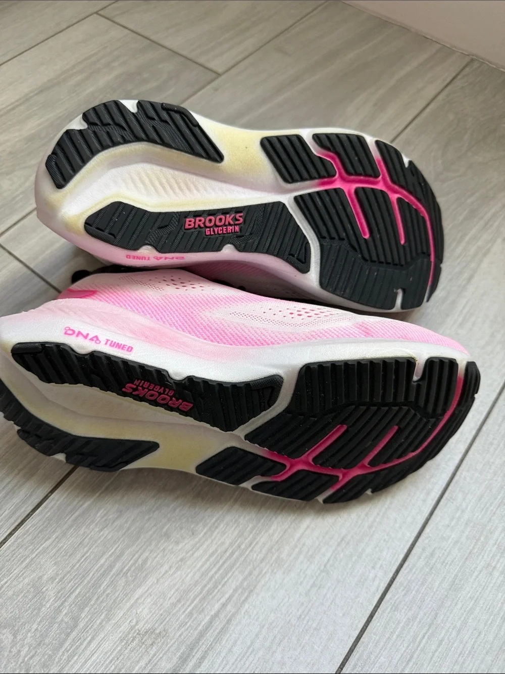 Brooks Glycerin 23 White - Phantom - Cyber Pink, Size 10